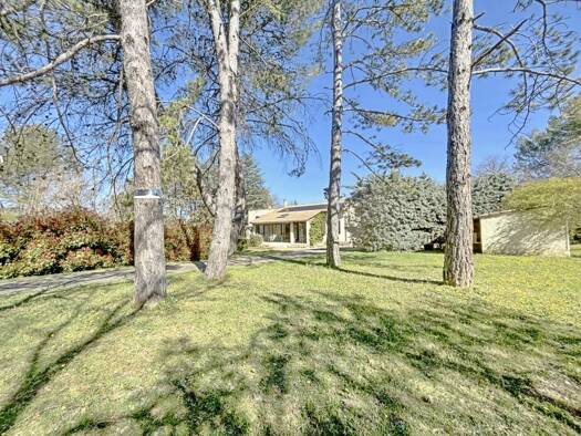 Villa à vendre 579 000 € 8 pièces 4 chambres 201 m² 4 860 m² de terrain Rians 83560