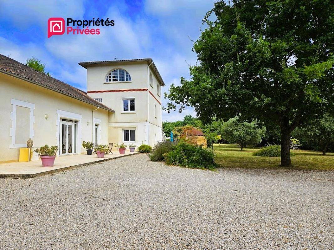 Maison à vendre, 350m², SAINTE LIVRADE SUR LOT