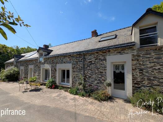 Maison à vendre 370 500 € 5 pièces 3 chambres 165 m² 8 976 m² de terrain Plessé 44630