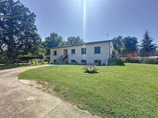 Maison de plain-pied à vendre 349 000 € 7 pièces 5 chambres 203 m² 2 980 m² de terrain Mirande 32300