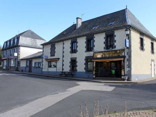 Boutique à vendre Fonds de commerce 585 000 € 265 m² de surface de vente Anglards-de-Salers 15380