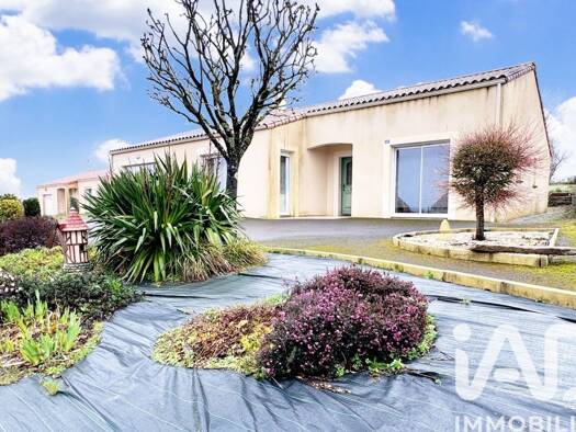 Maison de plain-pied à vendre 187 500 € 5 pièces 3 chambres 113 m² 1 030 m² de terrain Saint-Pierre-du-Chemin 85120