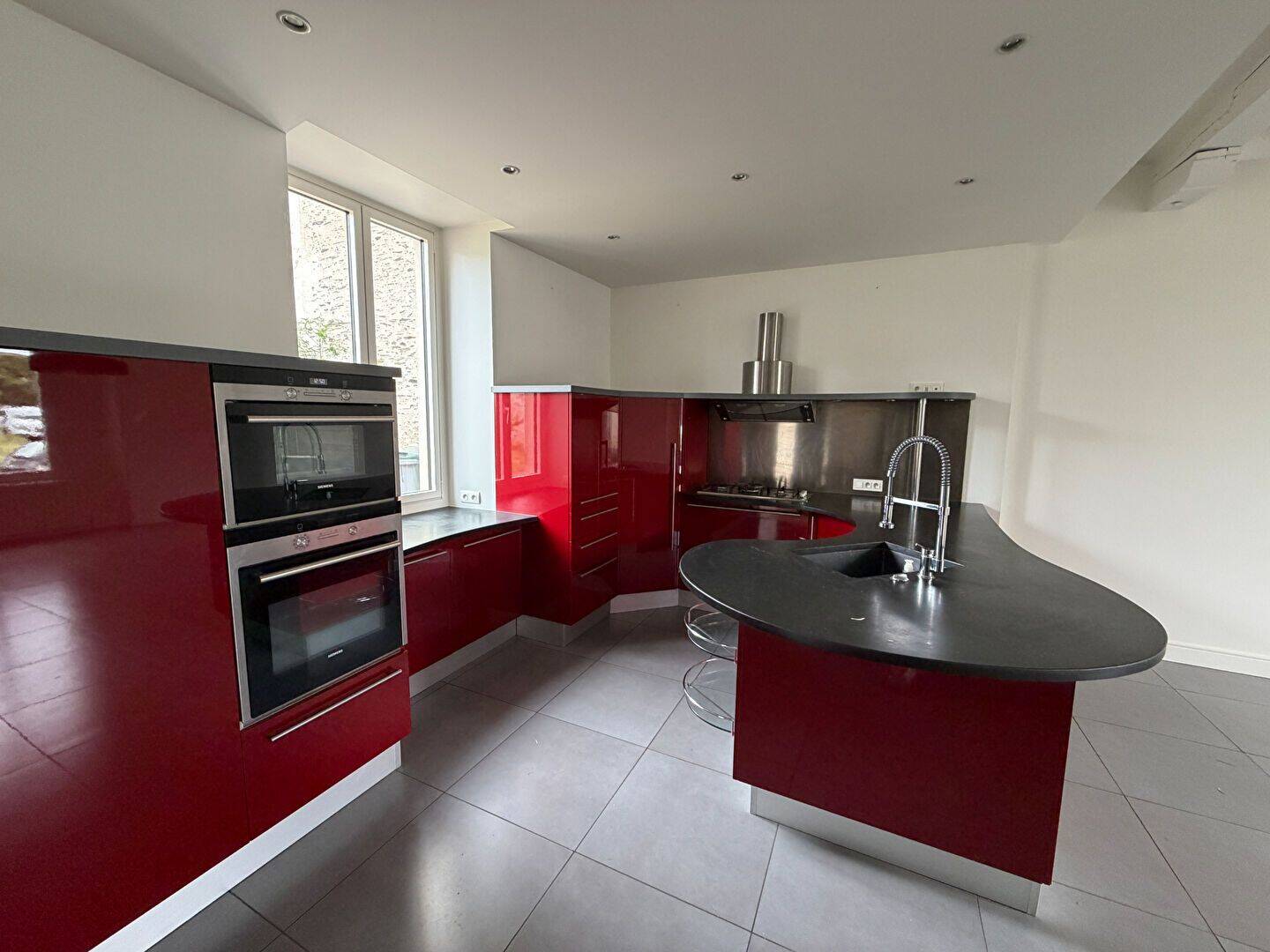 Maison familiale à louer 5 chambres Jardin et dépendances — 5