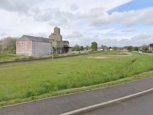 Terrain constructible à vendre 58 100 € 10 774 m² de terrain Nérondes 18350