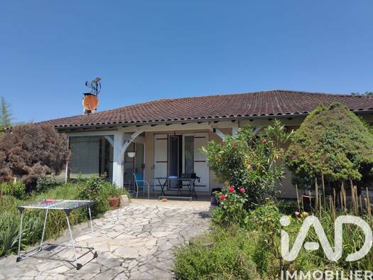 Maison de plain-pied à vendre 248 500 € 4 pièces 3 chambres 108 m² 2 146 m² de terrain Allas-les-Mines 24220