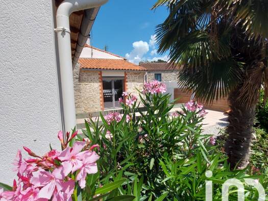 Maison à vendre 425 000 € 8 pièces 7 chambres 166 m² 2 309 m² de terrain Sud Ouest Mortagne-sur-Sèvre 85290