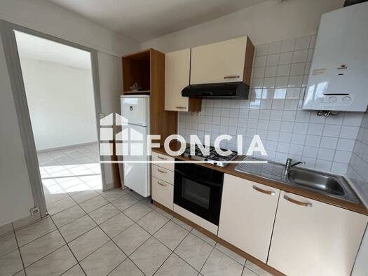Appartement à louer 514 € 3 pièces 2 chambres 47,8 m² 3ème étage Saint-Nazaire 30200