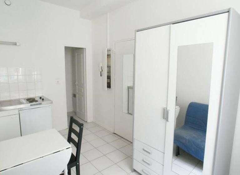 Appartement à louer 276 € 1 pièce 12,4 m²<br/>superficie RDC/3<br/>étage 16/06/2025<br/>disponibilité Saint Jean-Belcier-Carle Vernet-Albert 1er Bordeaux 33000