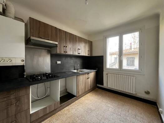 Appartement à louer 770 € 3 pièces 2 chambres 63 m² 1er étage Montplaisir Nord Arles 13200