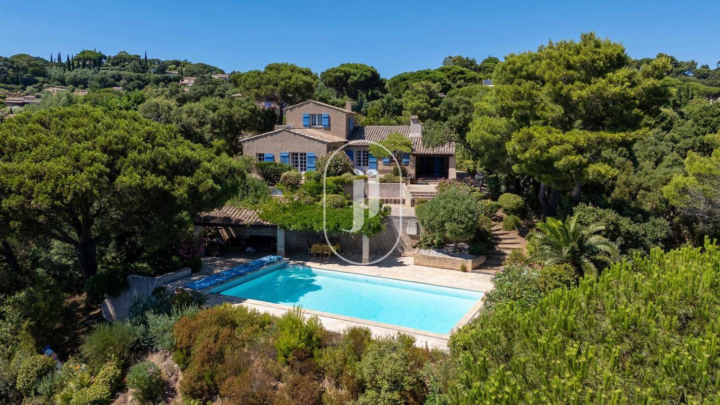Maison à vendre, 140m², LA CROIX VALMER