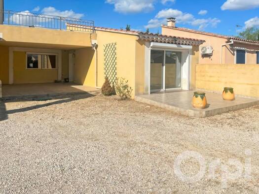 Appartement à louer 770 € 3 pièces 2 chambres 67,8 m² RDC Sérignan-du-Comtat 84830