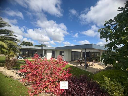 Maison à vendre 880 000 € 9 pièces 3 chambres 316 m² 3 069 m² de terrain Isles Lesneven 29260
