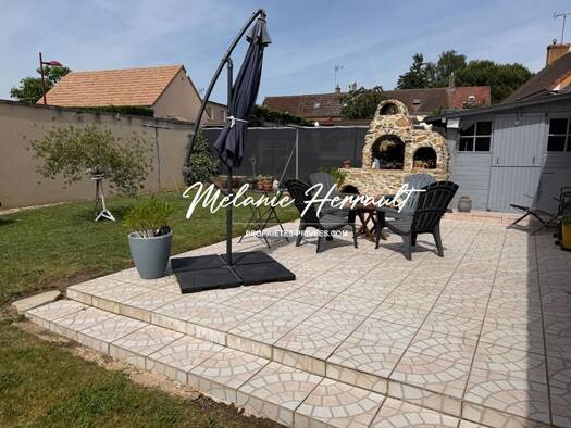 Maison à vendre 220 500 € 5 pièces 3 chambres 116 m² 553 m² de terrain Brette-les-Pins 72250