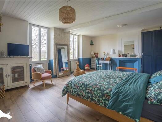 Maison à vendre 348 150 € 6 pièces 5 chambres 320 m² 2 014 m² de terrain Allas-Champagne 17500