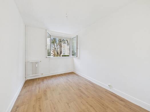 Appartement à vendre 168 150 € 5 pièces 4 chambres 91 m² RDC Centre Ville Brétigny-sur-Orge 91220