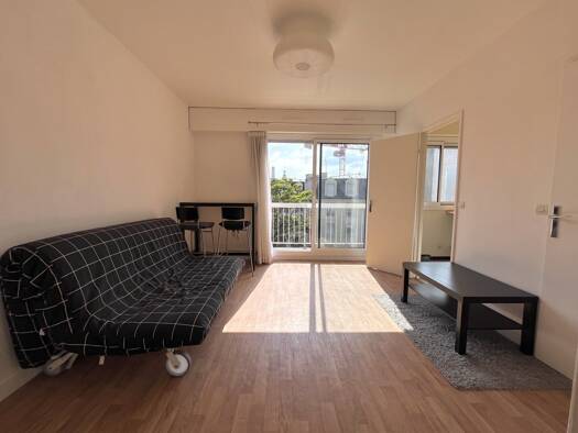 Appartement à louer 790 € 1 pièce 24 m² Étage 3/3 Centre Le Vésinet 78110