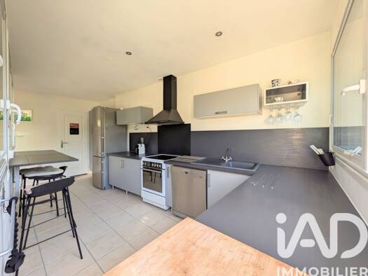 Maison de ville à vendre 299 000 € 4 pièces 3 chambres 125 m² 480 m² de terrain Cambes 33880