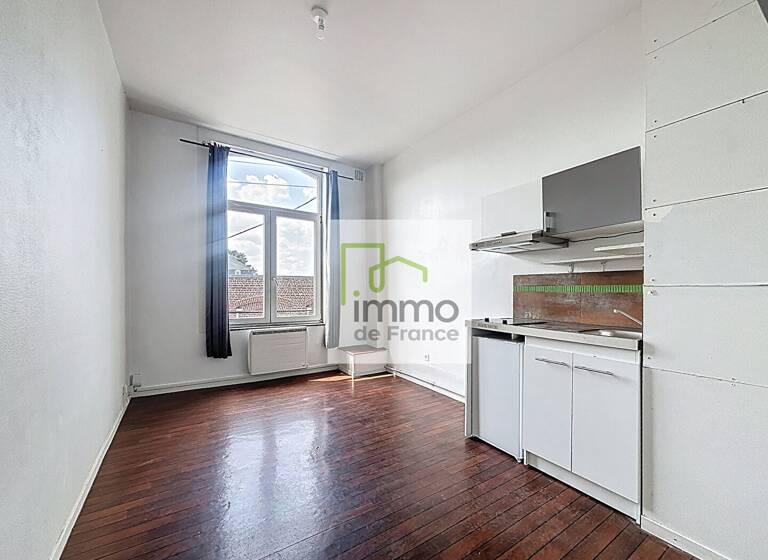 Appartement à louer 490 € 2 pièces 1<br/>chambre 28 m²<br/>superficie 1/2<br/>étage Berckem-Kleber-Saint Charles La Madeleine 59110