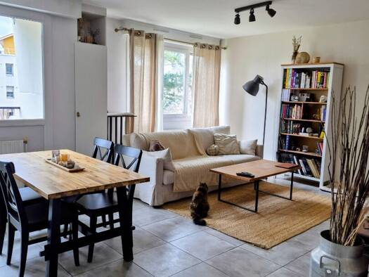 Appartement à louer 1 250 € 3 pièces 2 chambres 66 m² Étage 2/4 Centre Oullins-Pierre-Bénite 69310
