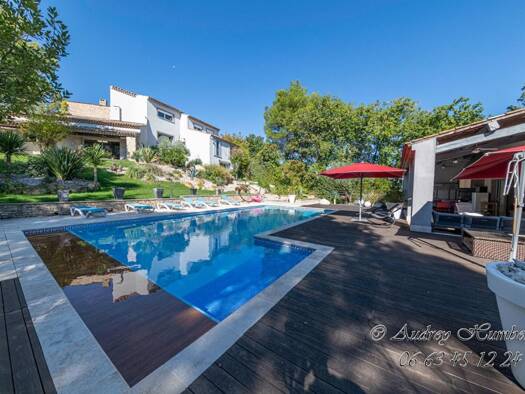 Maison à vendre 995 000 € 8 pièces 5 chambres 350 m² 4 400 m² de terrain Pierrevert 04860