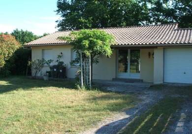 Maison de plain-pied à louer 850 € 4 pièces 3 chambres Saint-Vivien-de-Mã©Doc 33590
