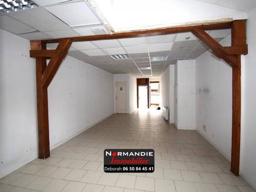 Local commercial à vendre 205 000 € 122 m² de surface de vente Des Sources et Hameaux Pavilly 76570