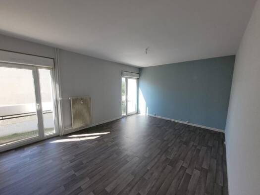 Appartement à louer 577 € 3 pièces 2 chambres 59 m² Cité Bretonnie-Chatelet-Favieres-Conches Montluçon 03100