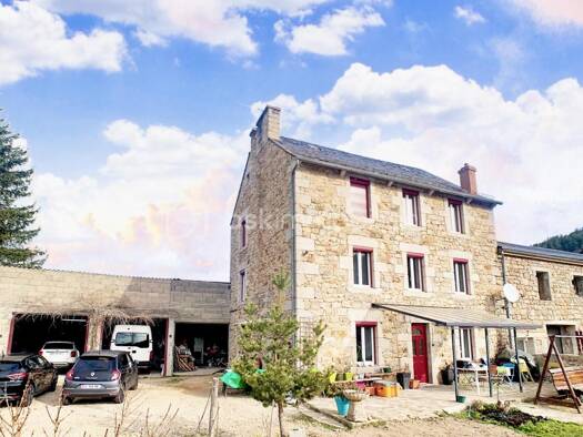 Ferme à vendre 270 000 € 7 pièces 6 chambres 175 m² 3 085 m² de terrain Saint-Alban-sur-Limagnole 48120