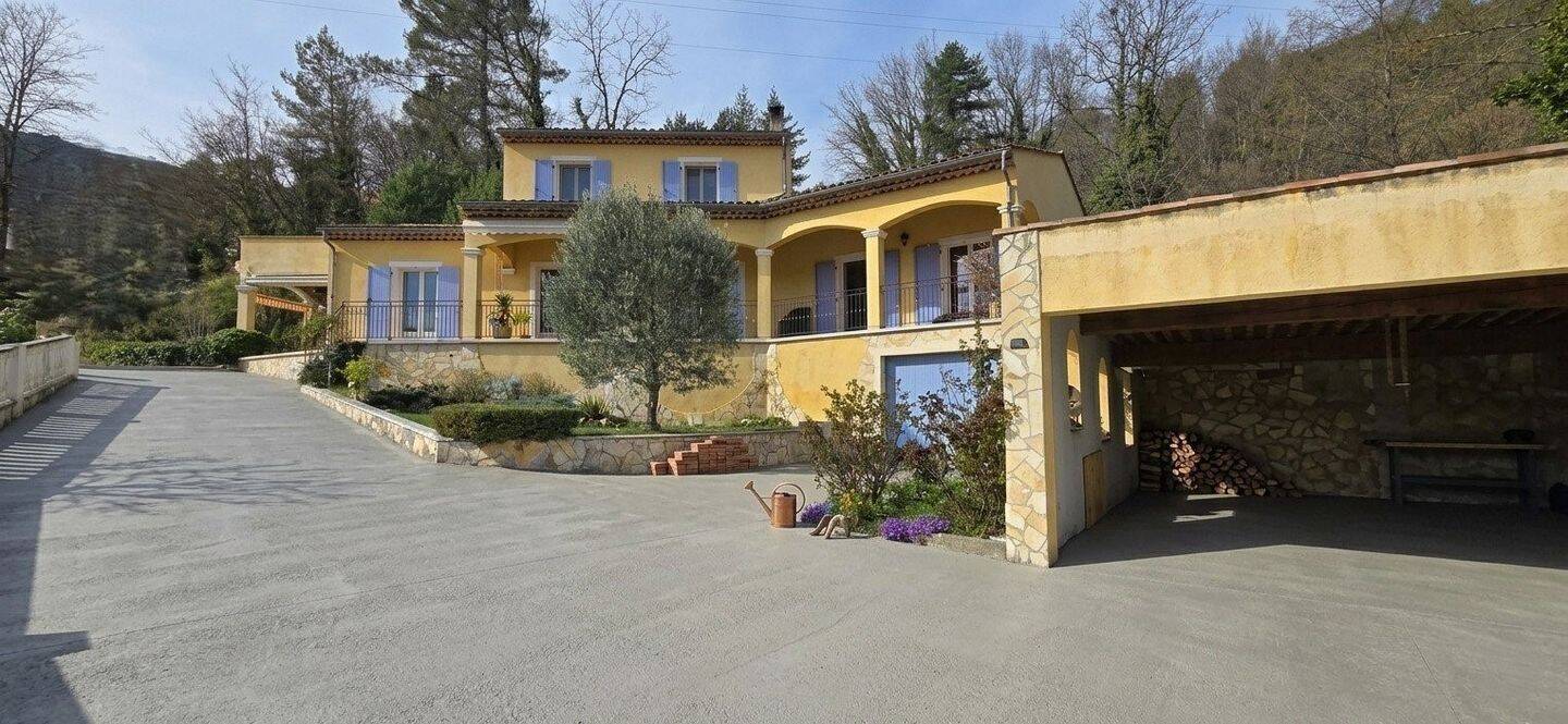 Maison à vendre, 156m², TOURRETTE LEVENS