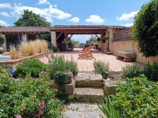 Maison à vendre 499 000 € 12 pièces 6 chambres 278 m² 872 m² de terrain Lectoure 32700