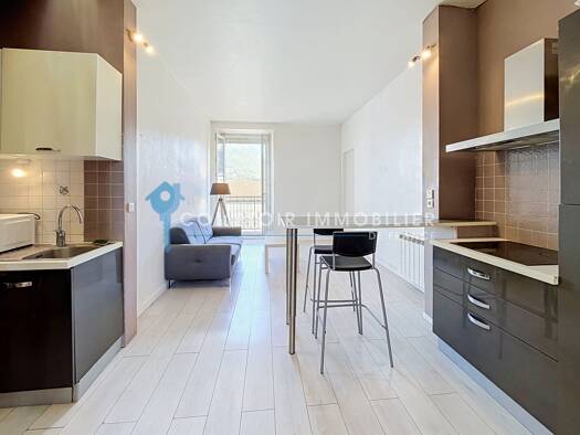 Duplex à vendre 126 000 € 2 pièces 1 chambre 48 m² Étage 4/4 Grenoble 38000