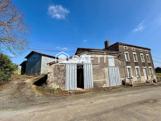 Maison à vendre 89 000 € 5 pièces 3 chambres 137 m² 3 761 m² de terrain Cerizay 79140