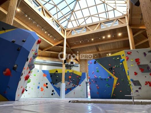 Espace bureau à vendre 3 360 000 € 2 500 m² de bureaux divisible jusqu'à 2 500 m² Le Mans 72100