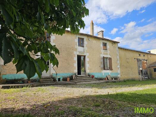 Maison à vendre 66 000 € 3 pièces 1 chambre 80 m² 3 476 m² de terrain Massognes 86170