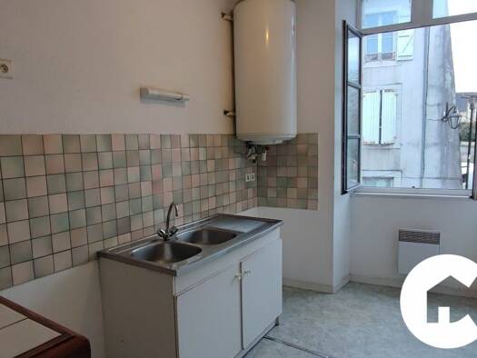 Duplex à vendre 59 000 € 2 pièces 1 chambre 42 m² Étage 1/2 Sainte Marie Sud Oloron-Sainte-Marie 64400