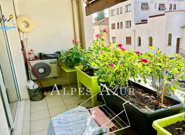 Appartement à louer 1 120 € 3 pièces 2<br/>chambres 56,4 m²<br/>superficie 1/5<br/>étage Centre-Haut de Cagnes Cagnes-sur-Mer 06800