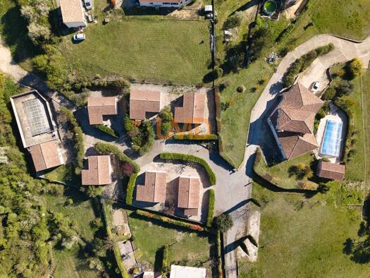Immeuble à vendre 1 676 000 € 570 m² Villeneuve-de-Berg 07170