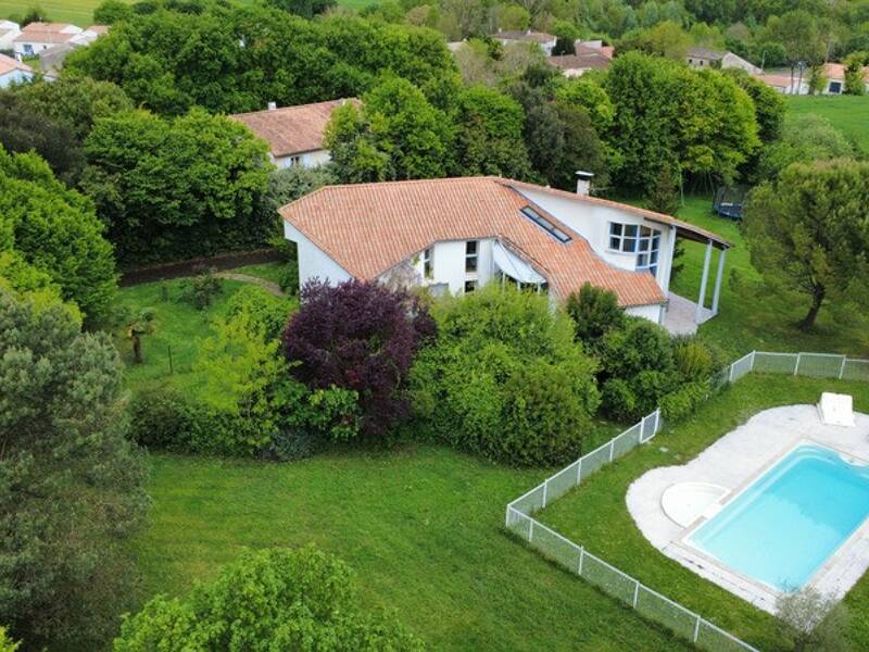 Maison à vendre, 246m², TONNAY BOUTONNE