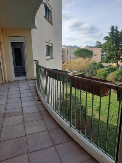 Appartement à louer 844 € 3 pièces 2 chambres 70,1 m² Étage 2/1 Maljournal-Hlm Saint Hermantaire Draguignan 83300