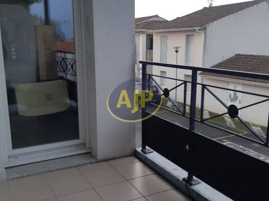 Appartement à louer 751 € 3 pièces 2 chambres 58 m² 1er étage La Beaume-Avant Garde Rochefort 17300