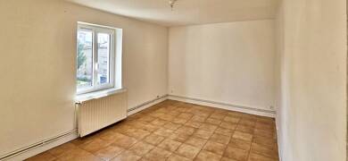 Appartement à louer 708 € 2 pièces 2 chambres 44 m² Étage 1/2 Cailloux sur Fontaines 69270