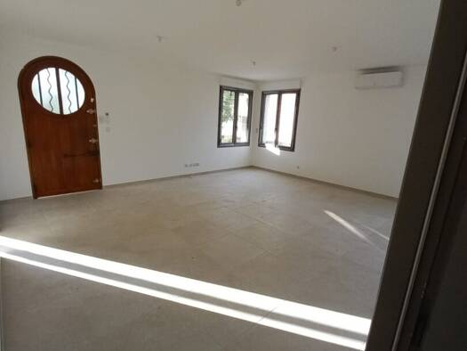 Maison à louer 1 148 € 4 pièces 3 chambres 108 m² 300 m² de terrain Saint Saturnin les Avignon 84450