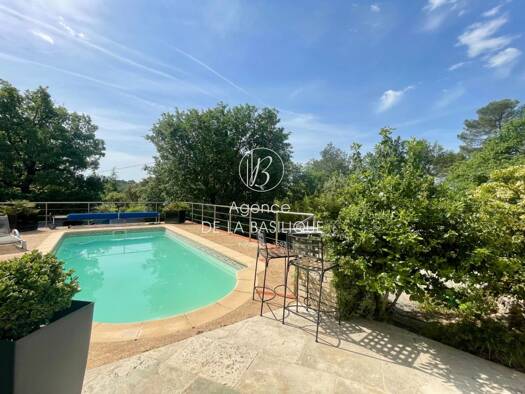 Maison à vendre 648 000 € 6 pièces 4 chambres 160 m² 4 000 m² de terrain Est Saint-Maximin-la-Sainte-Baume 83470
