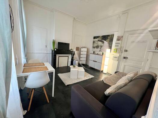 Appartement à louer 380 € 1 pièce 27 m² Étage 1/2 La Prade-Le Palais Carcassonne 11000