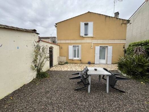 Maison à louer 850 € 4 pièces 3 chambres 100 m² Plassac 33390