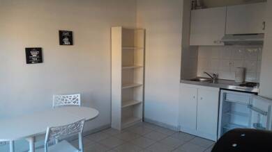 Appartement à louer 543 € 1 pièce 19 m² Étage 2/4 disponible à partir du 03/06/2025 Aix en Provence 13100
