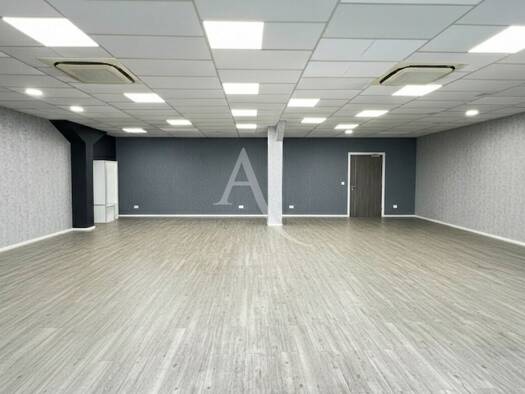 Local commercial à louer 2 530 € 200 m² de surface de vente Zone Industrielle et Commerciale Royan 17200
