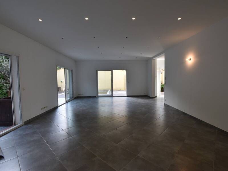 Maison à louer, 141m², MARSEILLE 8E