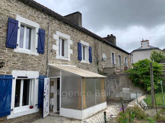 Maison à vendre 85 000 € 5 pièces 3 chambres 102 m² 369 m² de terrain Saint-Nicolas-du-Pélem 22480