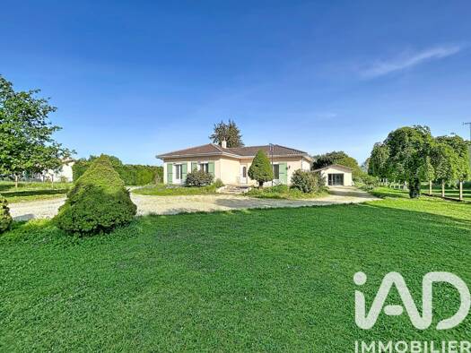 Maison de plain-pied à vendre 299 000 € 5 pièces 4 chambres 132 m² 4 780 m² de terrain Centre Coutras 33230